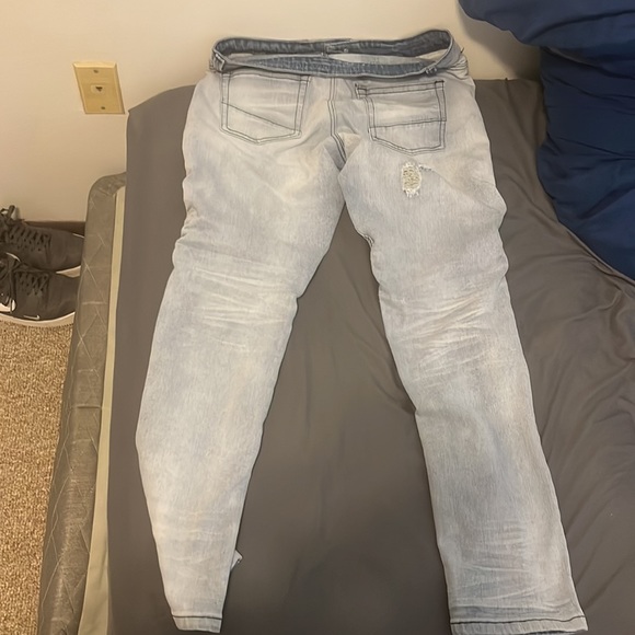 Ripped jeans - Picture 2 of 3